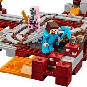 LEGO® Die Nether-Eisenbahn (21130)