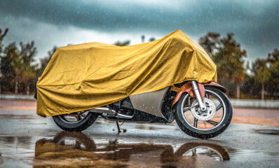 Motorradfahren bei schlechtem Wetter: So bleibst du trocken und sicher