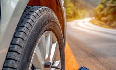 Der richtige Reifendruck: Sicherheit für Auto und Motorrad