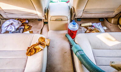 Wie du dein Auto richtig entmistest - Ultimativer Leitfaden