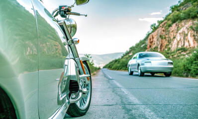 Auto vs. Motorrad: Vorteile und Nachteile im Vergleich